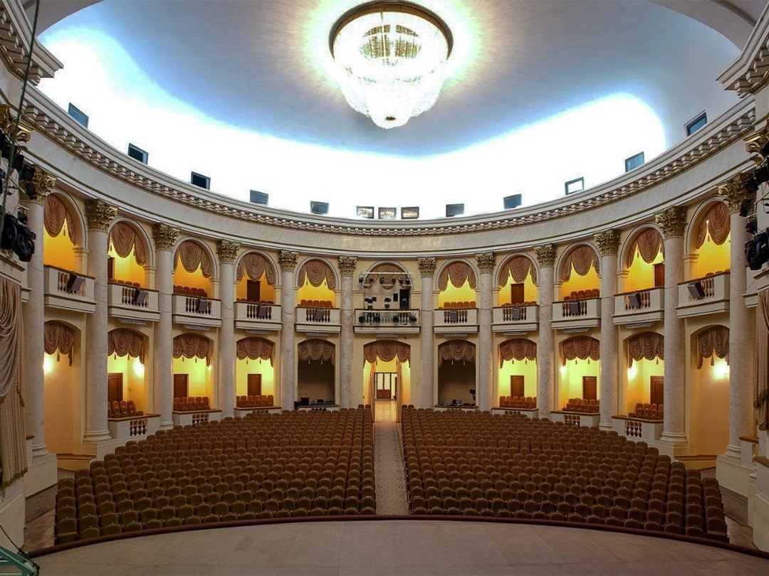 «На дне» – спектакль Мастерской «12» Никиты Михалкова