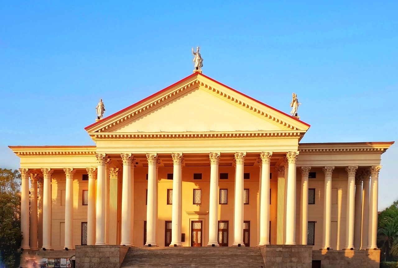 Гастроли  в Зимнем театре